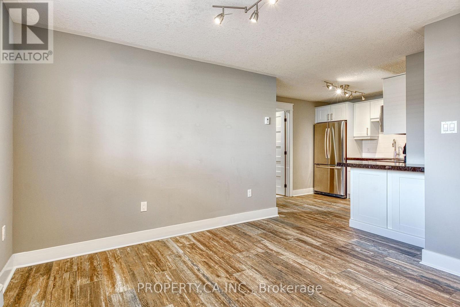 226 CLARKE STREET N - 20
