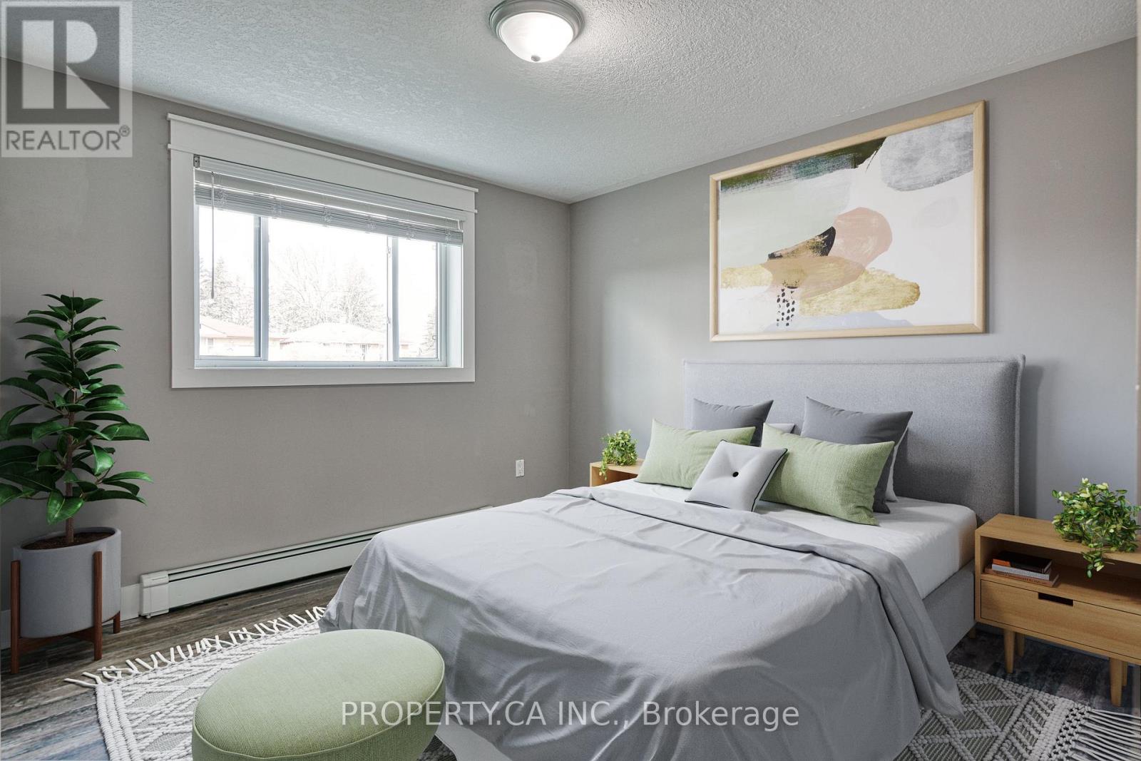 226 CLARKE STREET N - 23