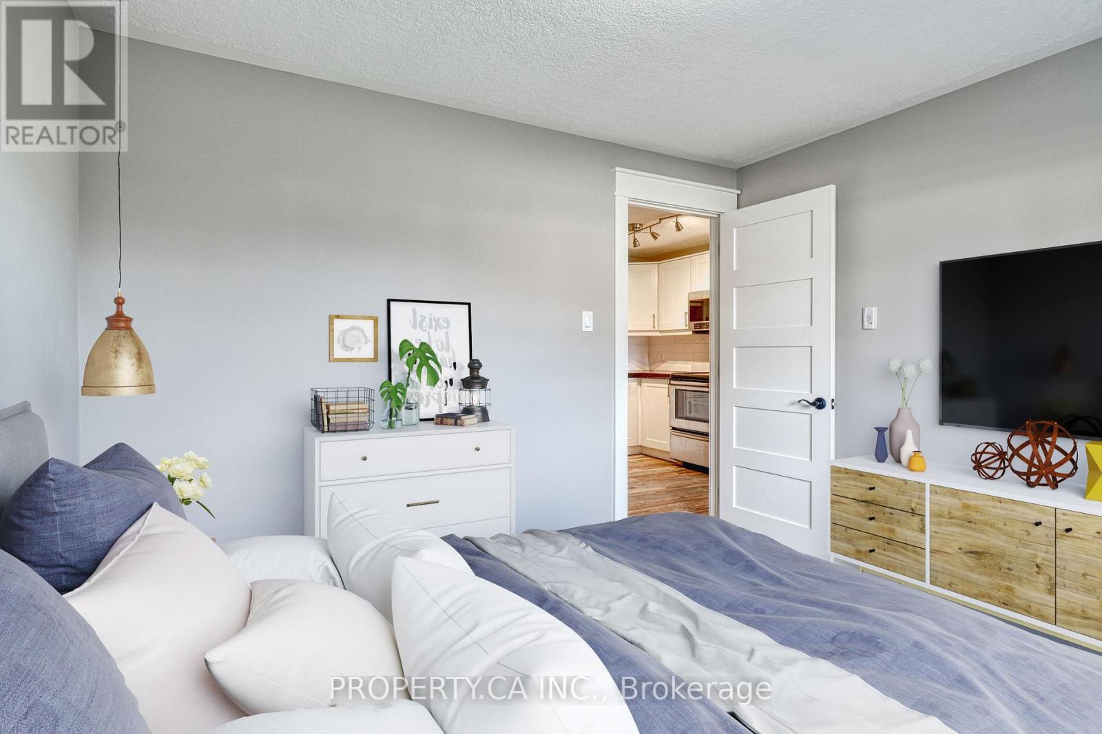 226 CLARKE STREET N - 24