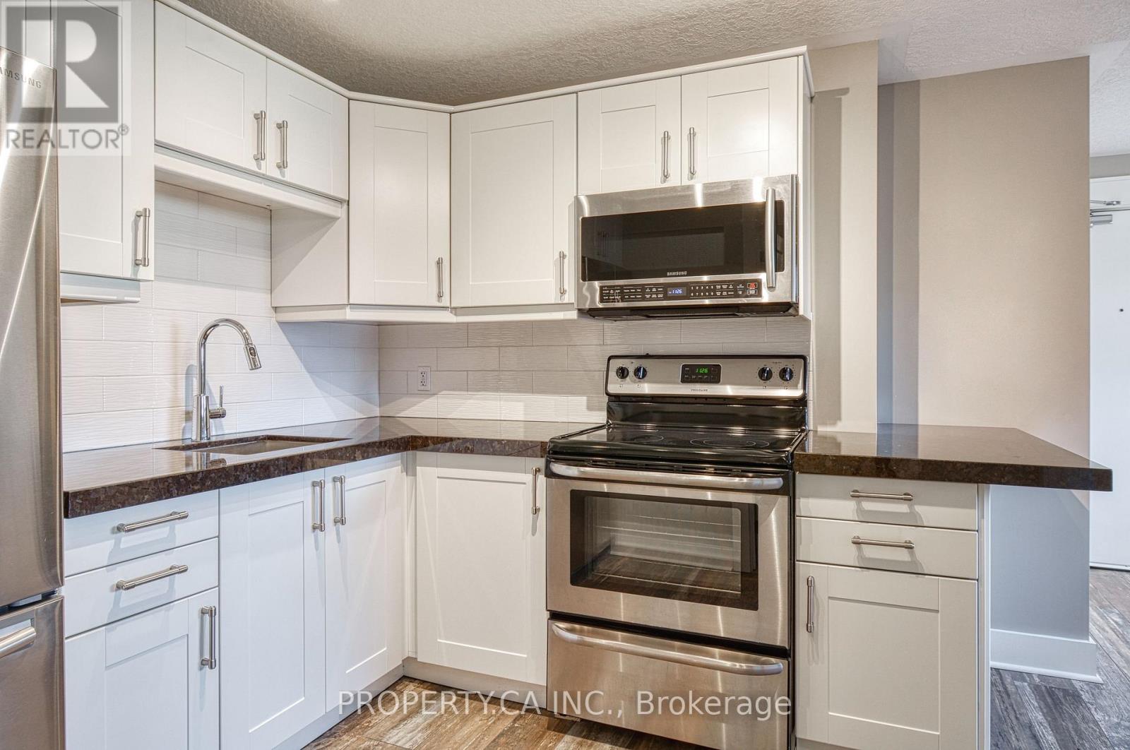 226 CLARKE STREET N - 25
