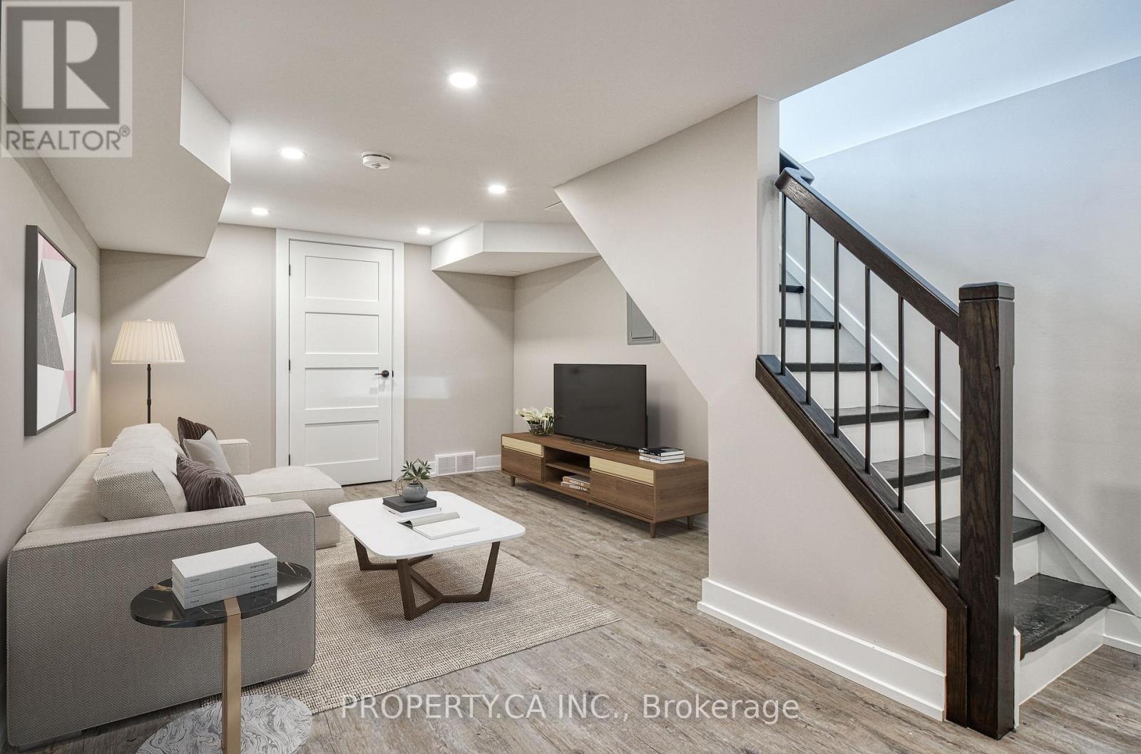 226 CLARKE STREET N - 3