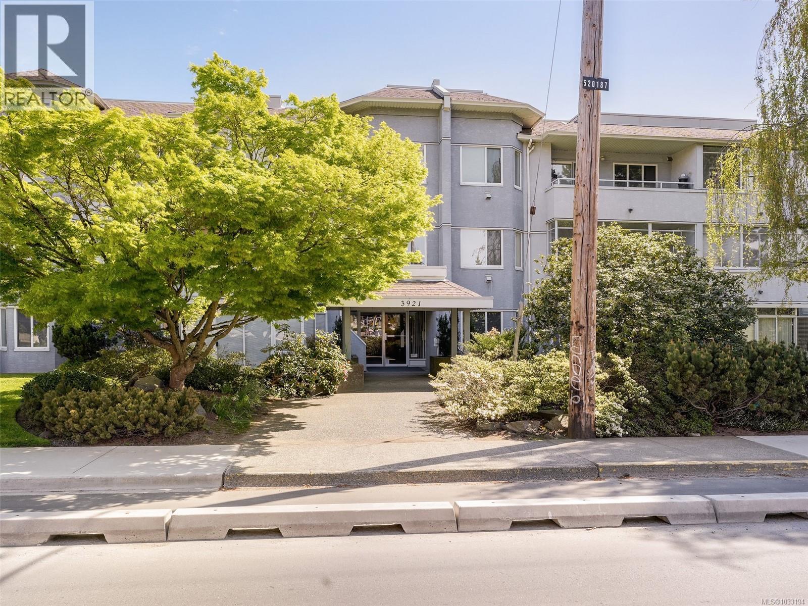 208 3921 Shelbourne Street, Saanich