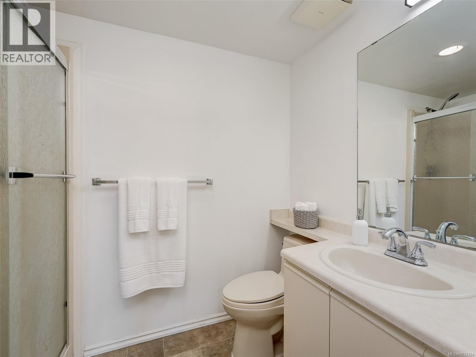 208 3921 Shelbourne Street, Saanich