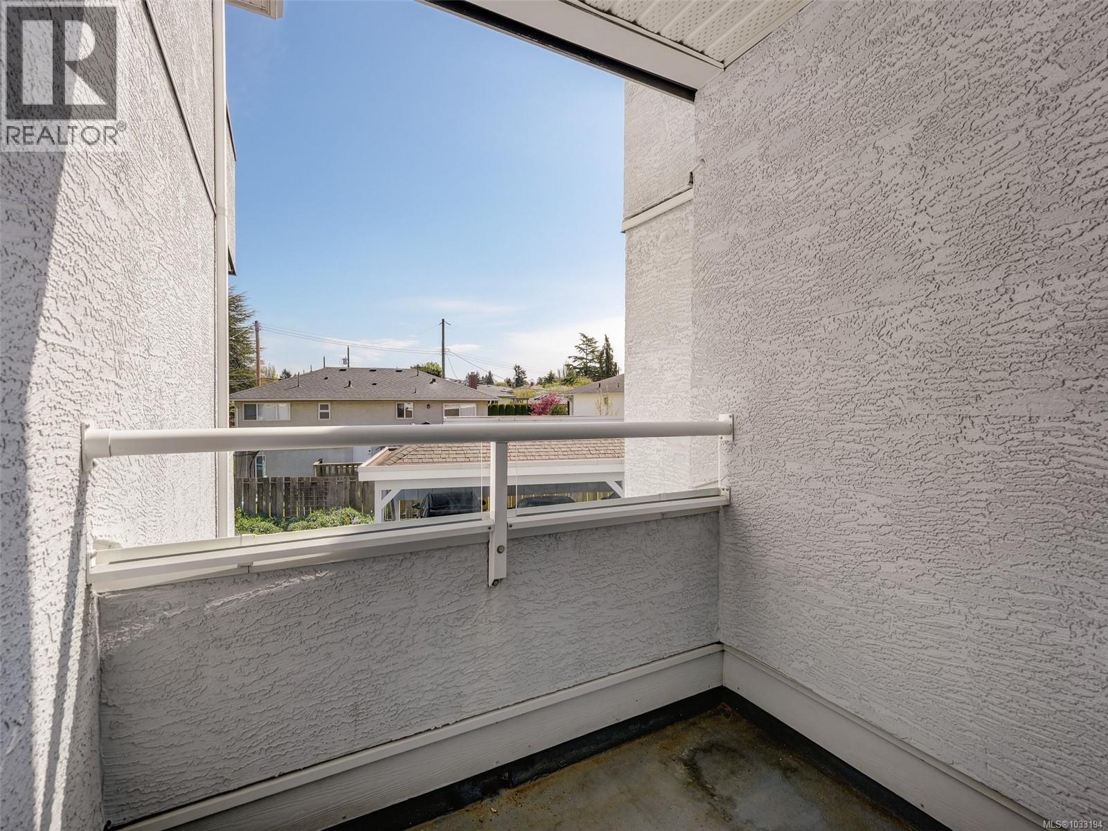 208 3921 Shelbourne Street, Saanich