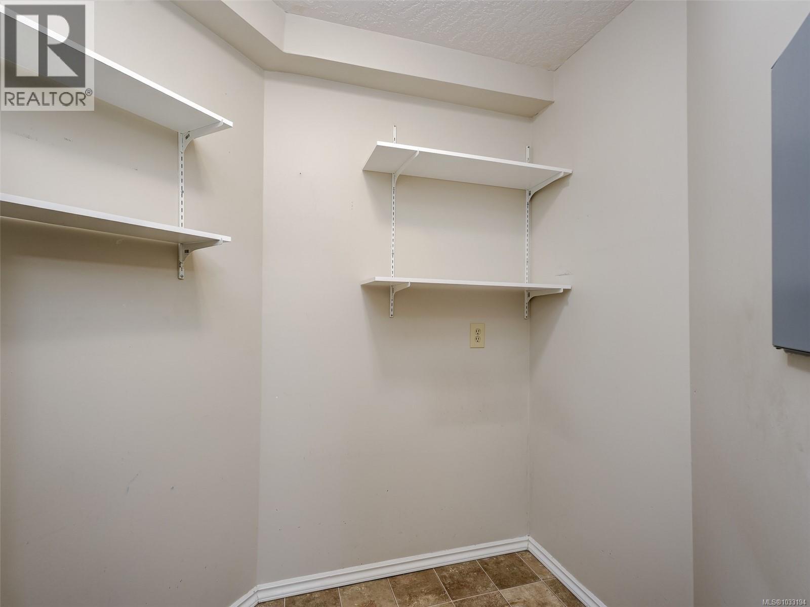 208 3921 Shelbourne Street, Saanich