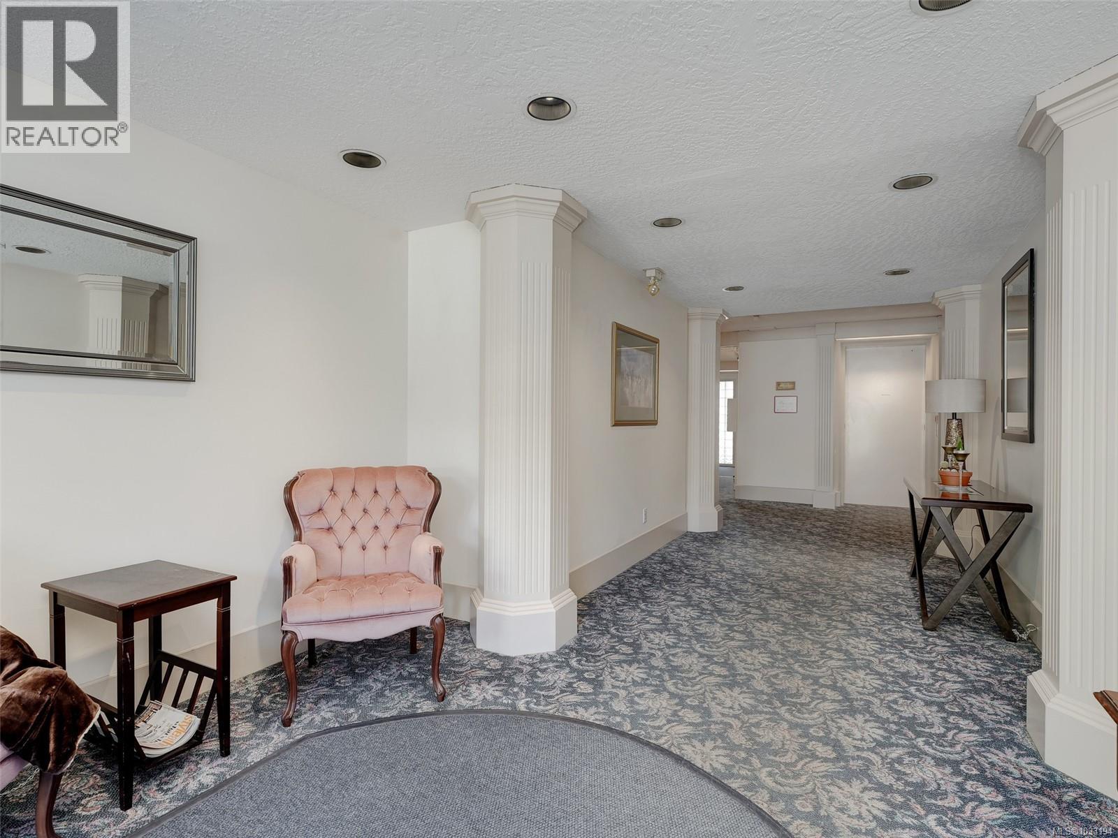 208 3921 Shelbourne Street, Saanich