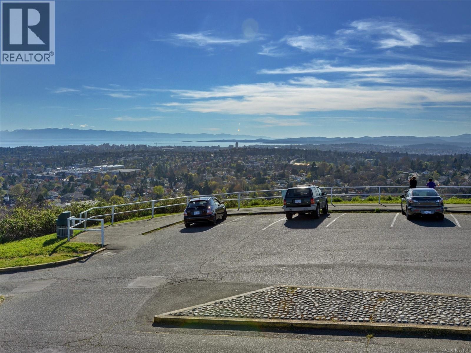 208 3921 Shelbourne Street, Saanich