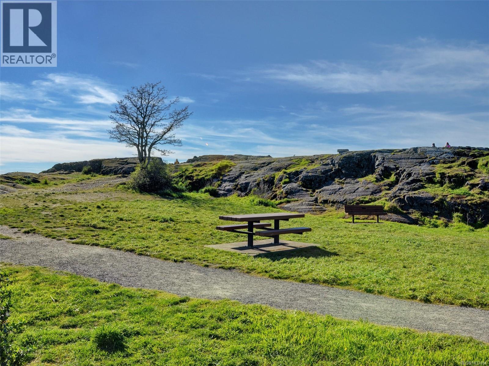 208 3921 Shelbourne Street, Saanich