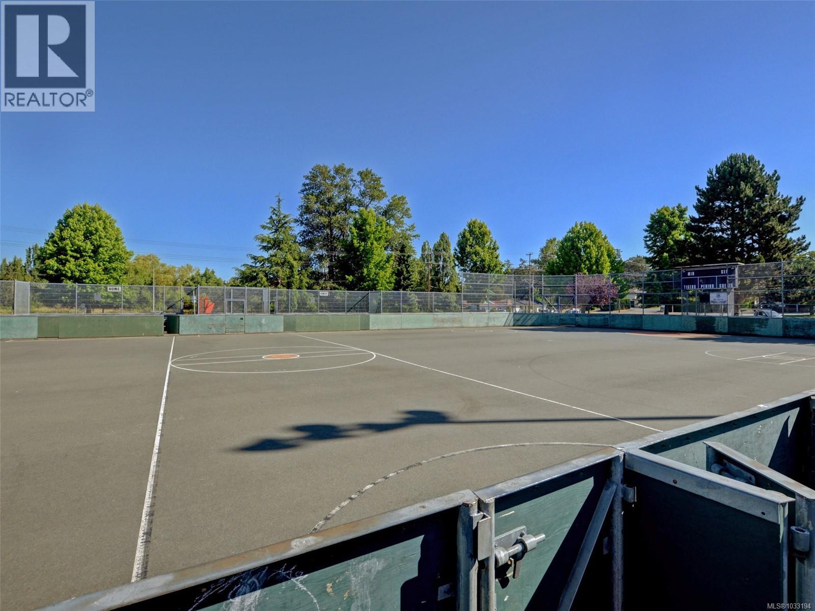 208 3921 Shelbourne Street, Saanich