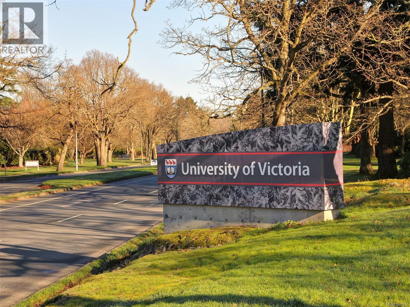 208 3921 Shelbourne Street, Saanich