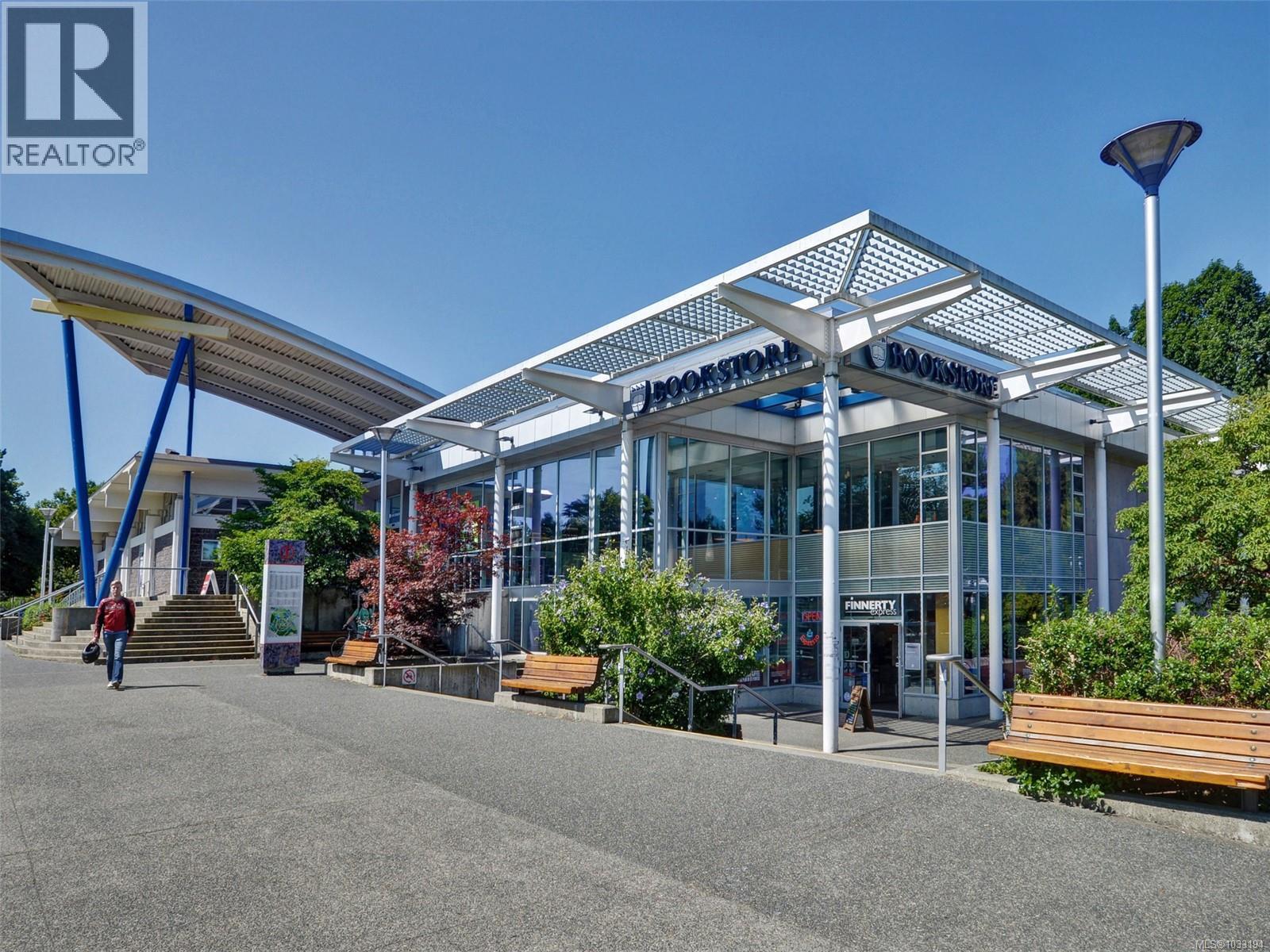 208 3921 Shelbourne Street, Saanich