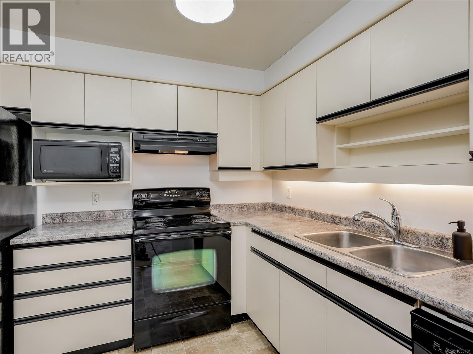 208 3921 Shelbourne Street, Saanich