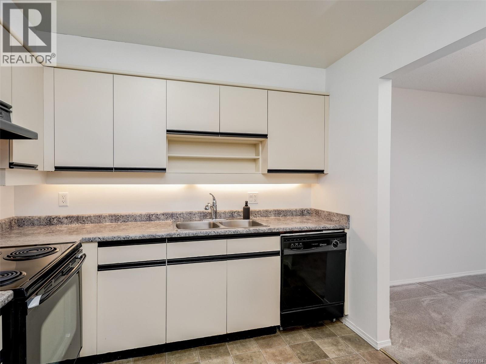 208 3921 Shelbourne Street, Saanich