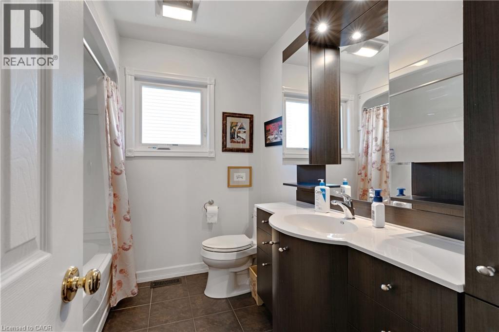 77 MCTAGUE Drive - 32