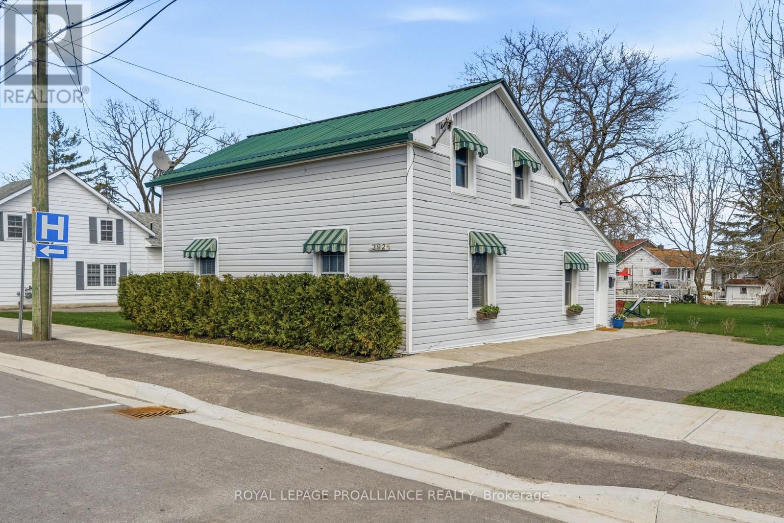392 PICTON MAIN STREET - 1