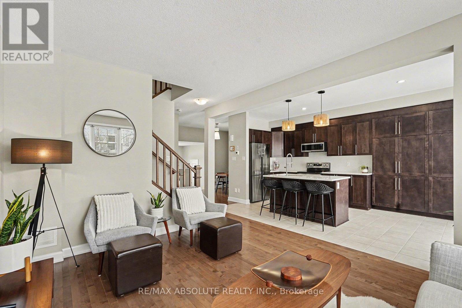 633 GERANIUM WALK — photo 12