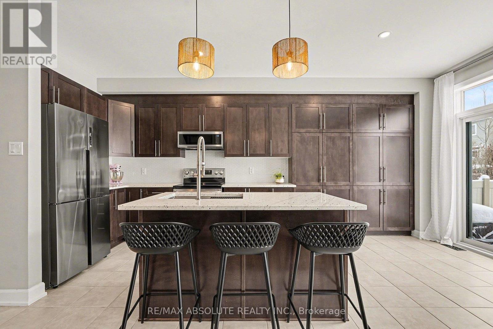 633 GERANIUM WALK — photo 14