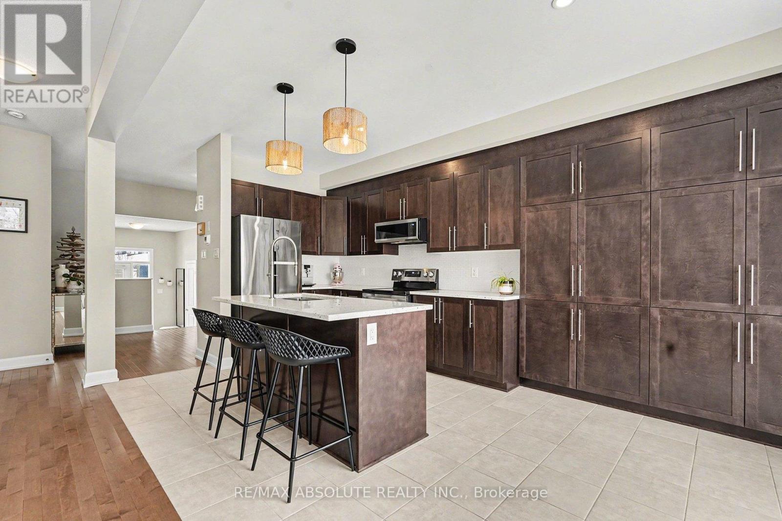 633 GERANIUM WALK — photo 15