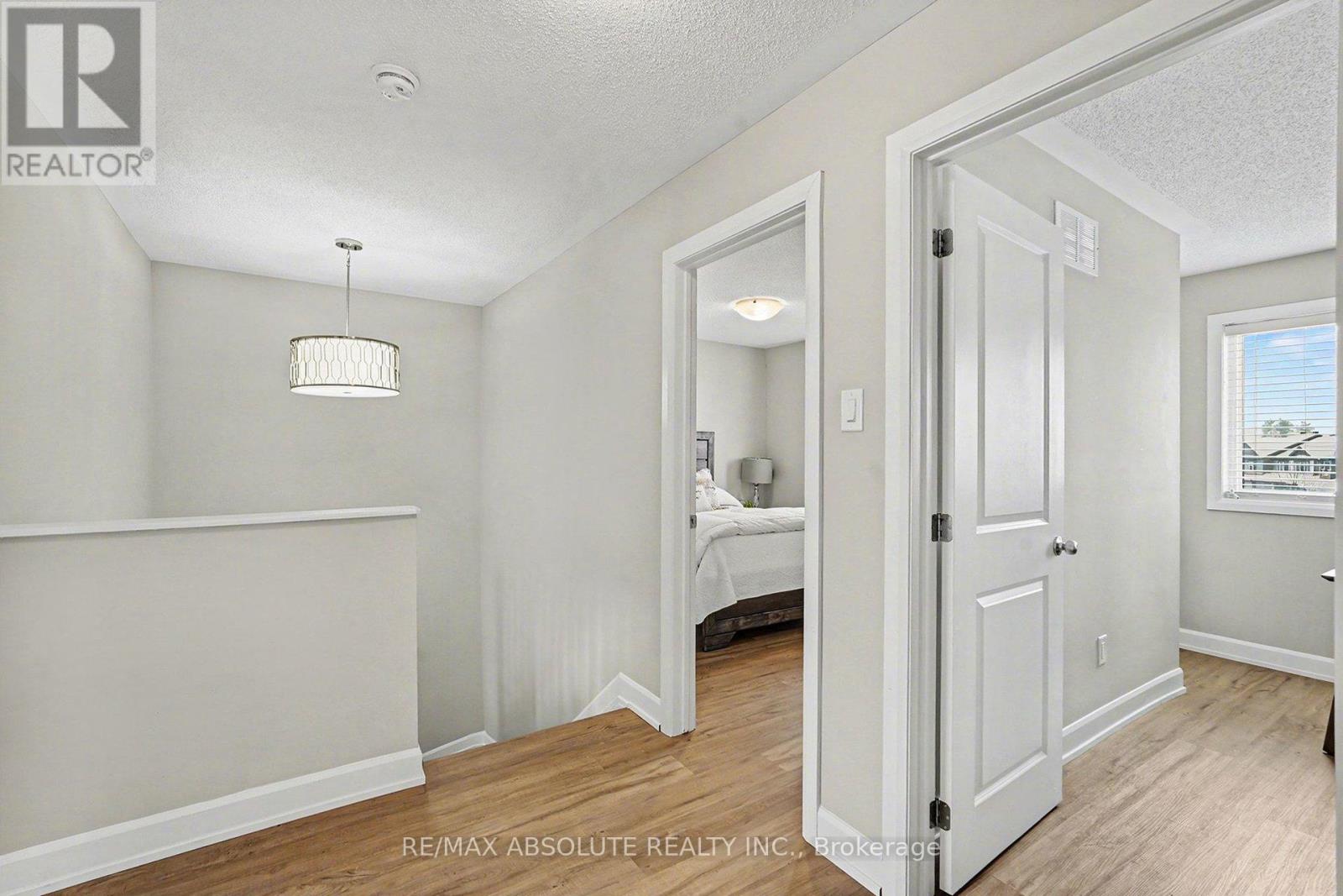 633 GERANIUM WALK — photo 17