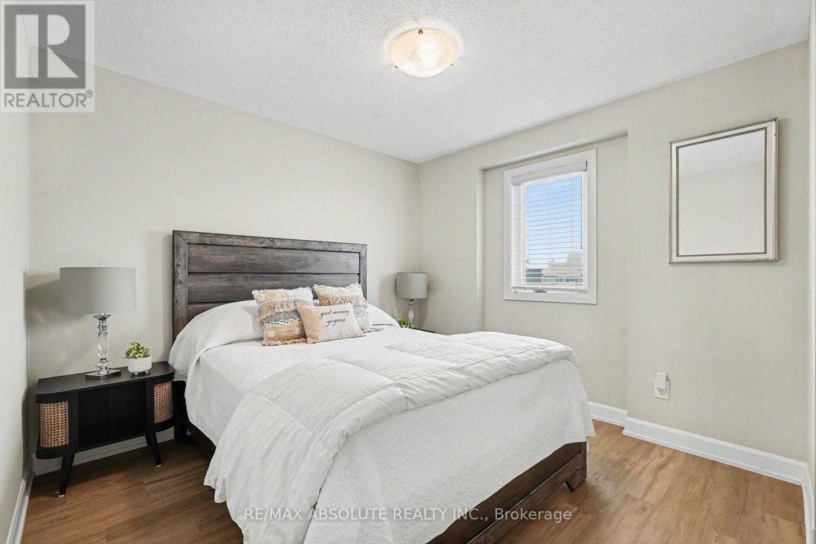 633 GERANIUM WALK — photo 18