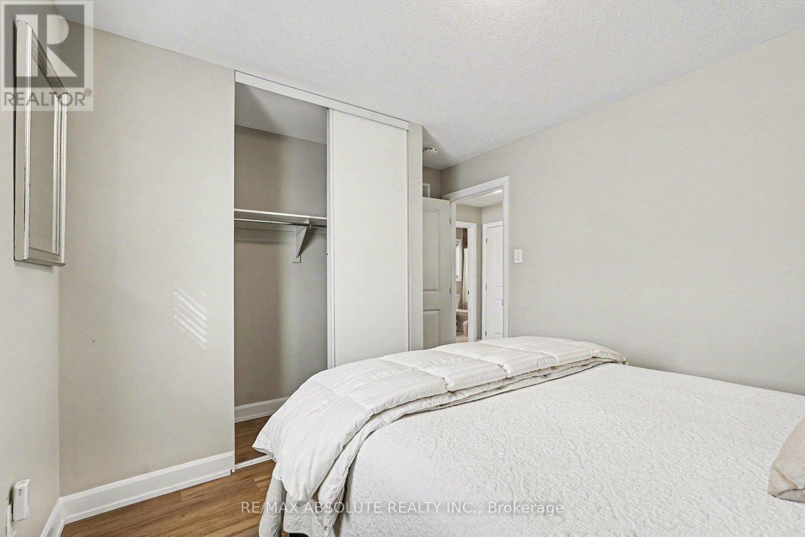 633 GERANIUM WALK — photo 19