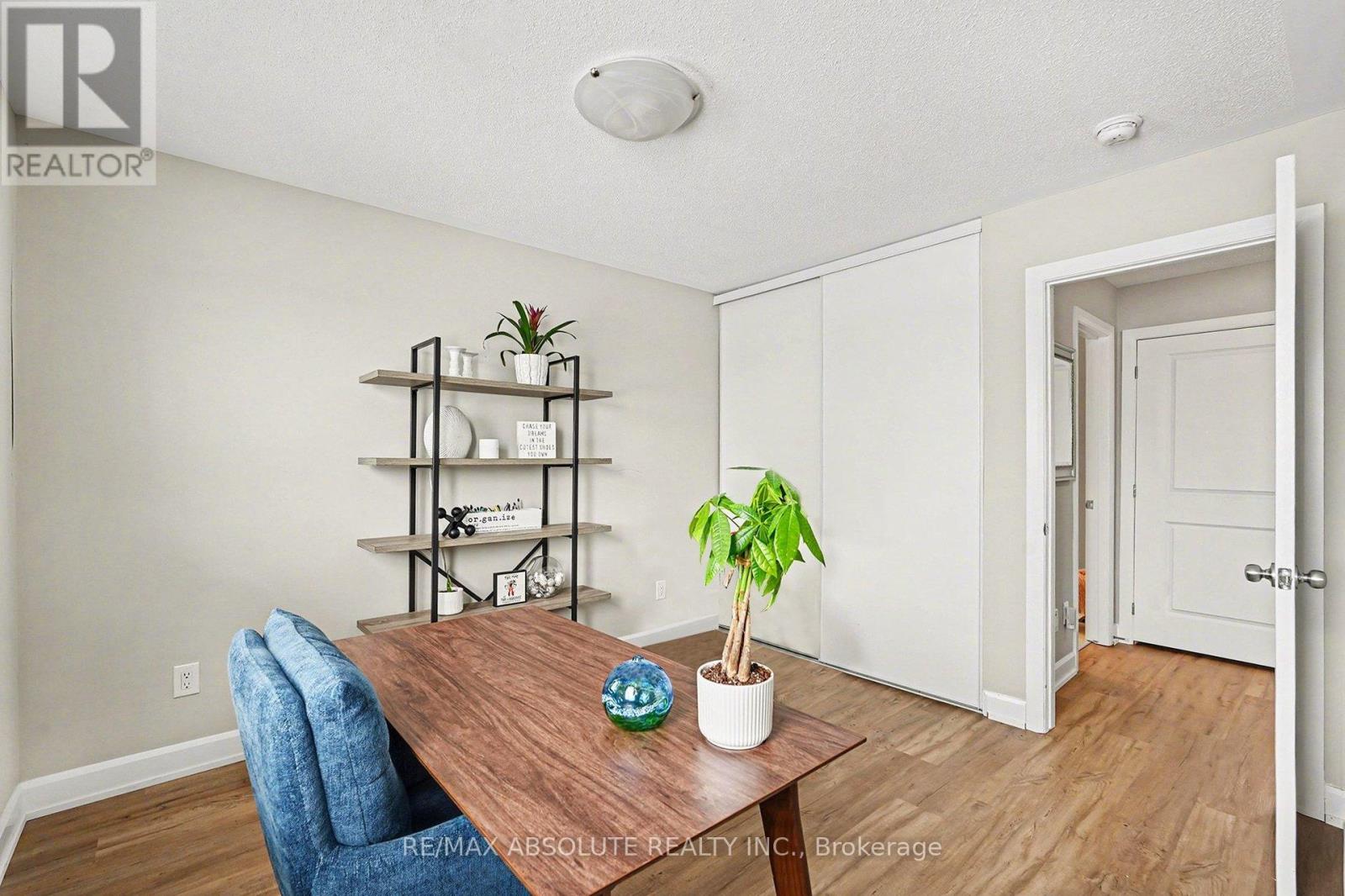 633 GERANIUM WALK — photo 21