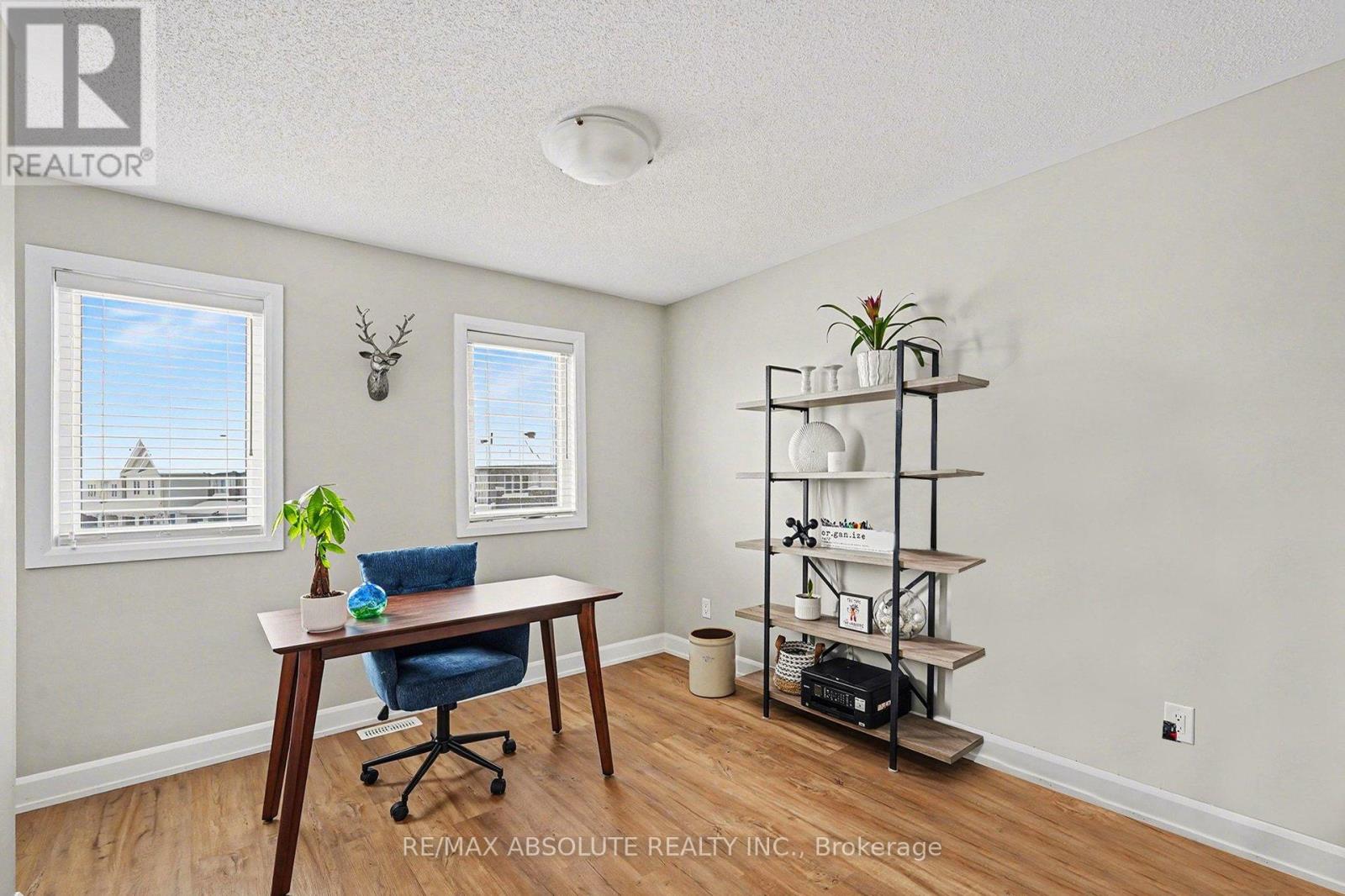 633 GERANIUM WALK — photo 22