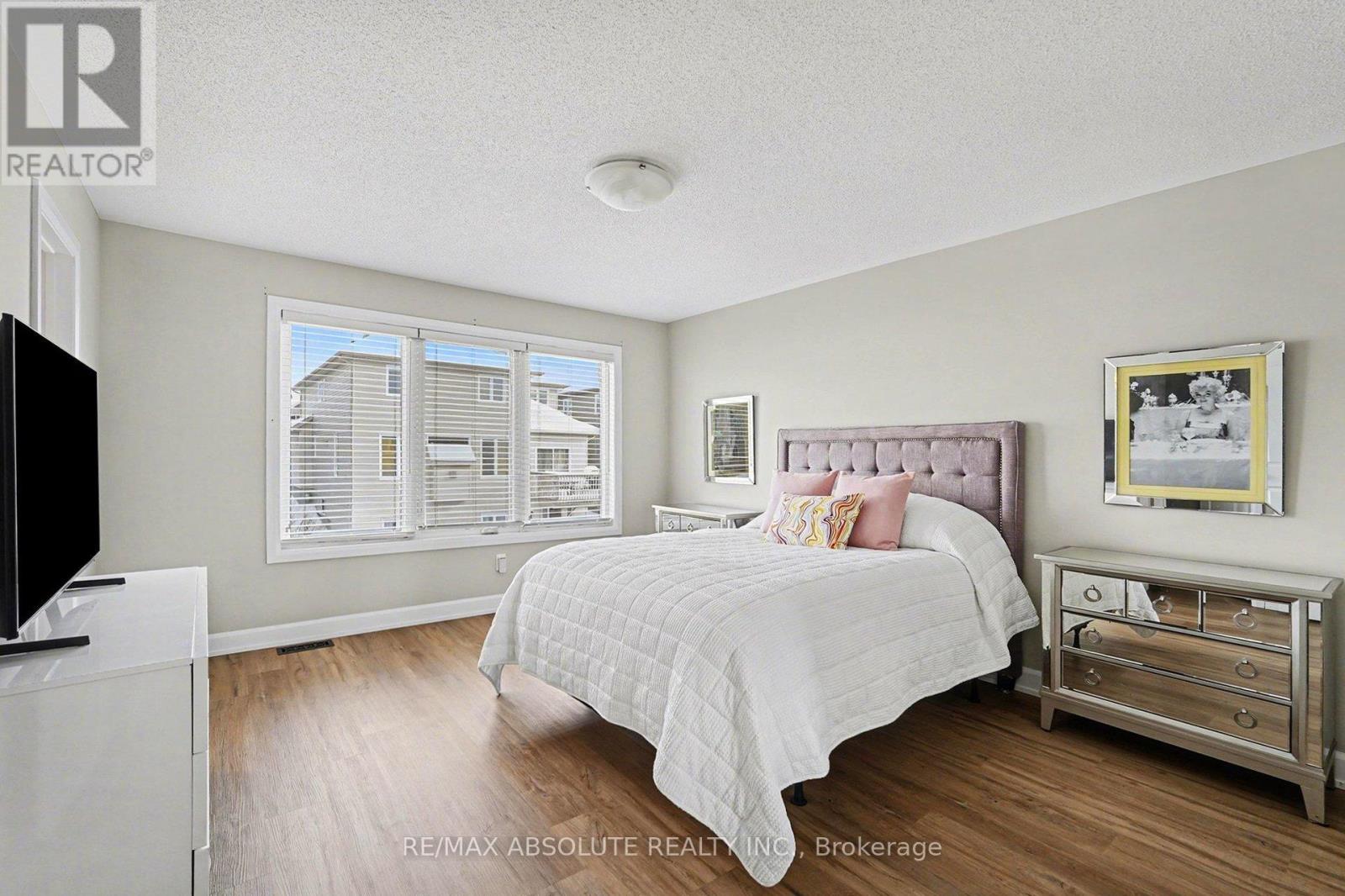 633 GERANIUM WALK — photo 23