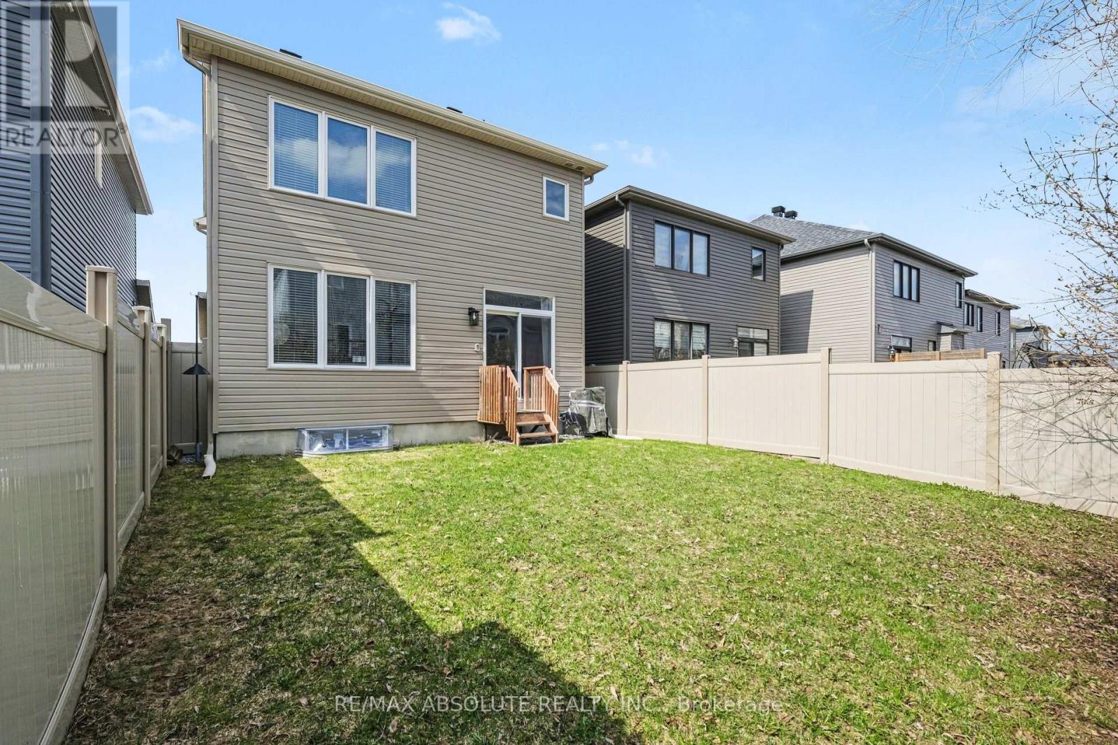 633 GERANIUM WALK — photo 29
