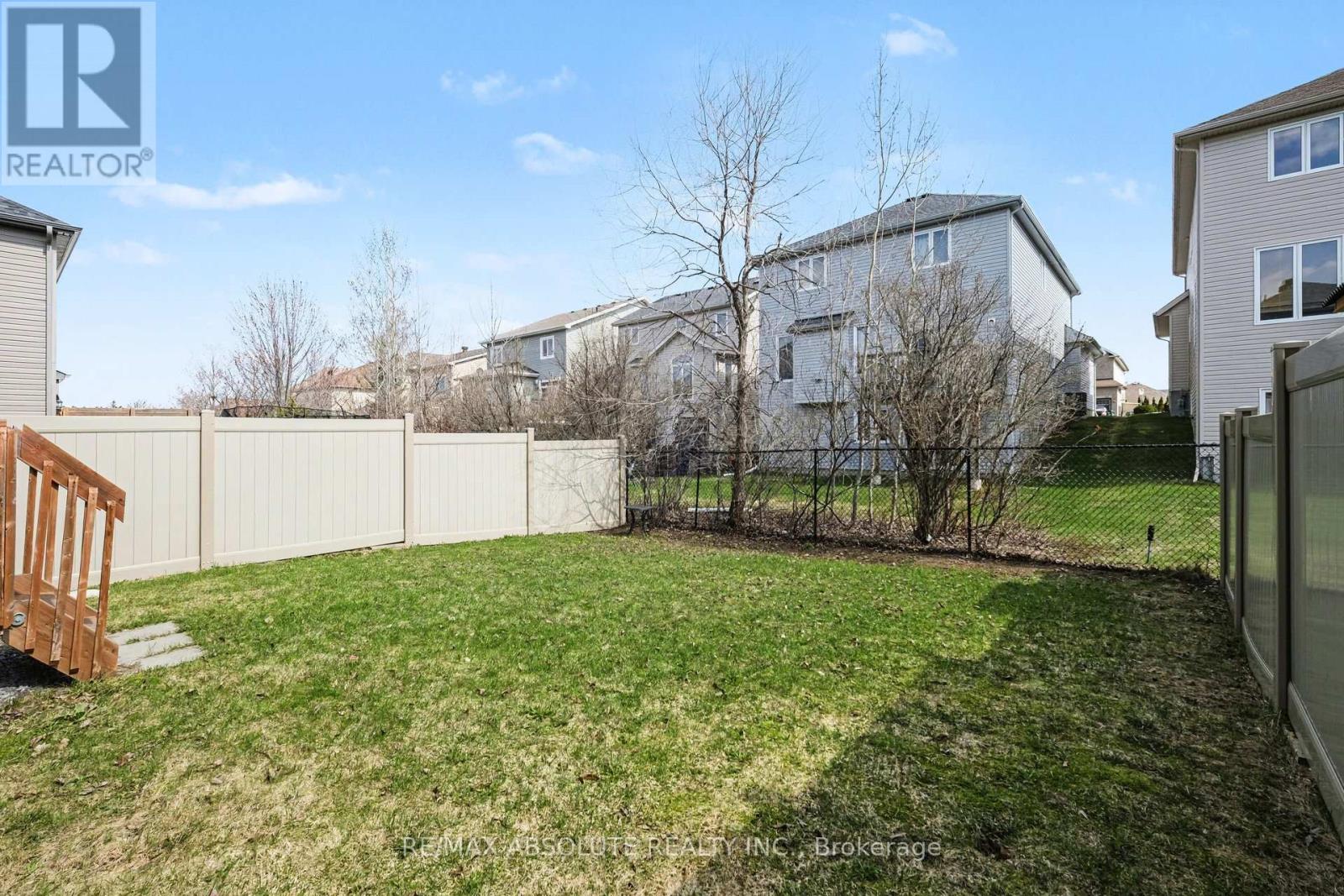 633 GERANIUM WALK — photo 30