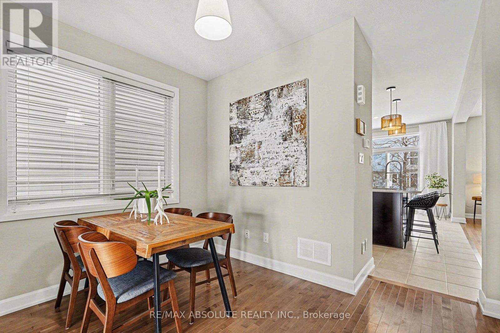 633 GERANIUM WALK — photo 6