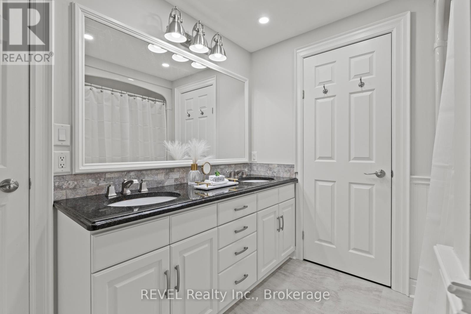 36 CONFEDERATION DRIVE — photo 29