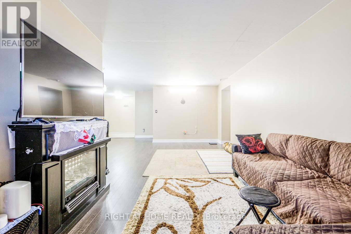 #204 15 SEWELLS ROAD - 11