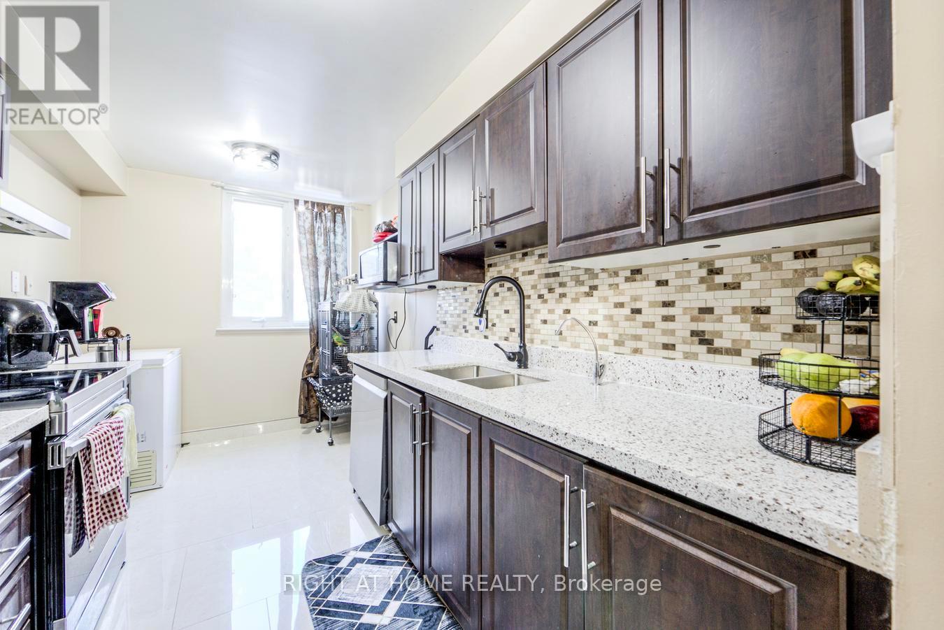 #204 15 SEWELLS ROAD - 14
