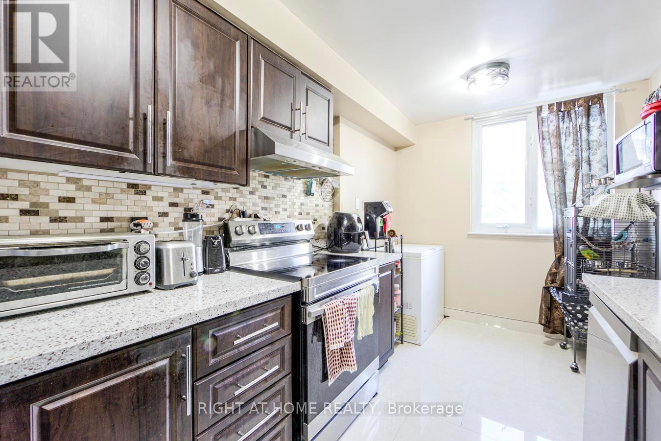 #204 15 SEWELLS ROAD - 15