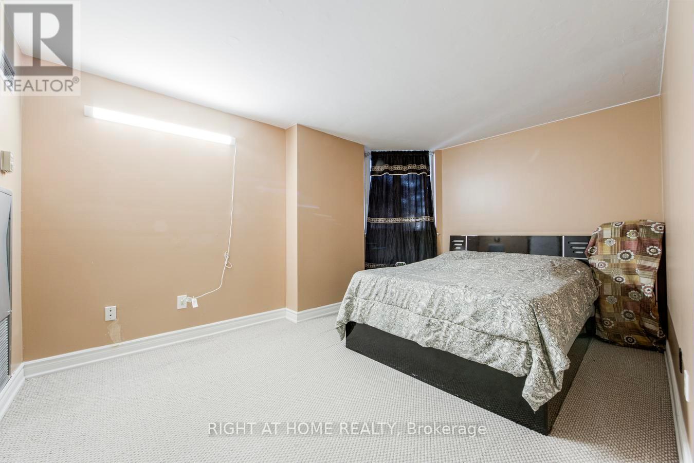 #204 15 SEWELLS ROAD - 19