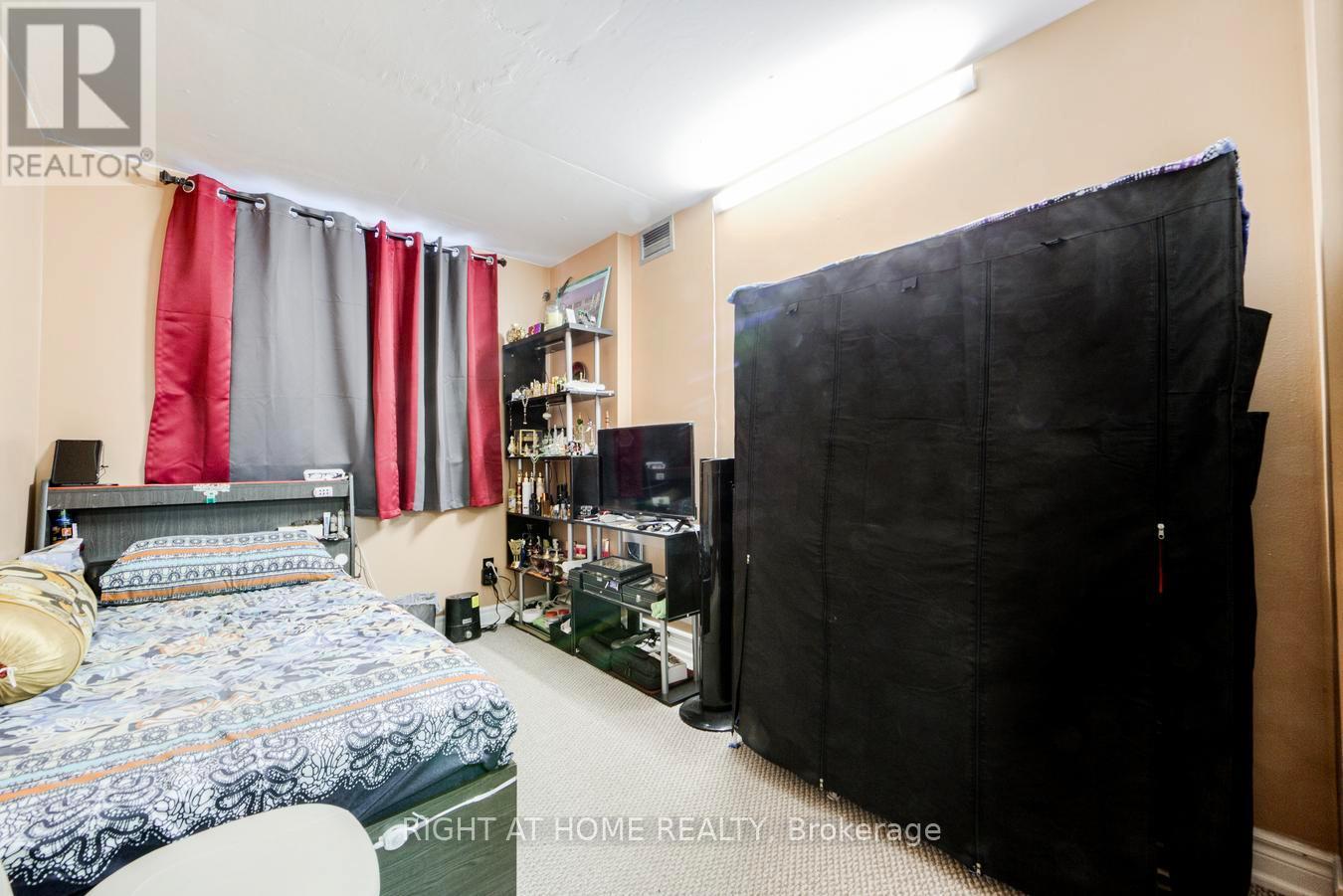#204 15 SEWELLS ROAD - 21