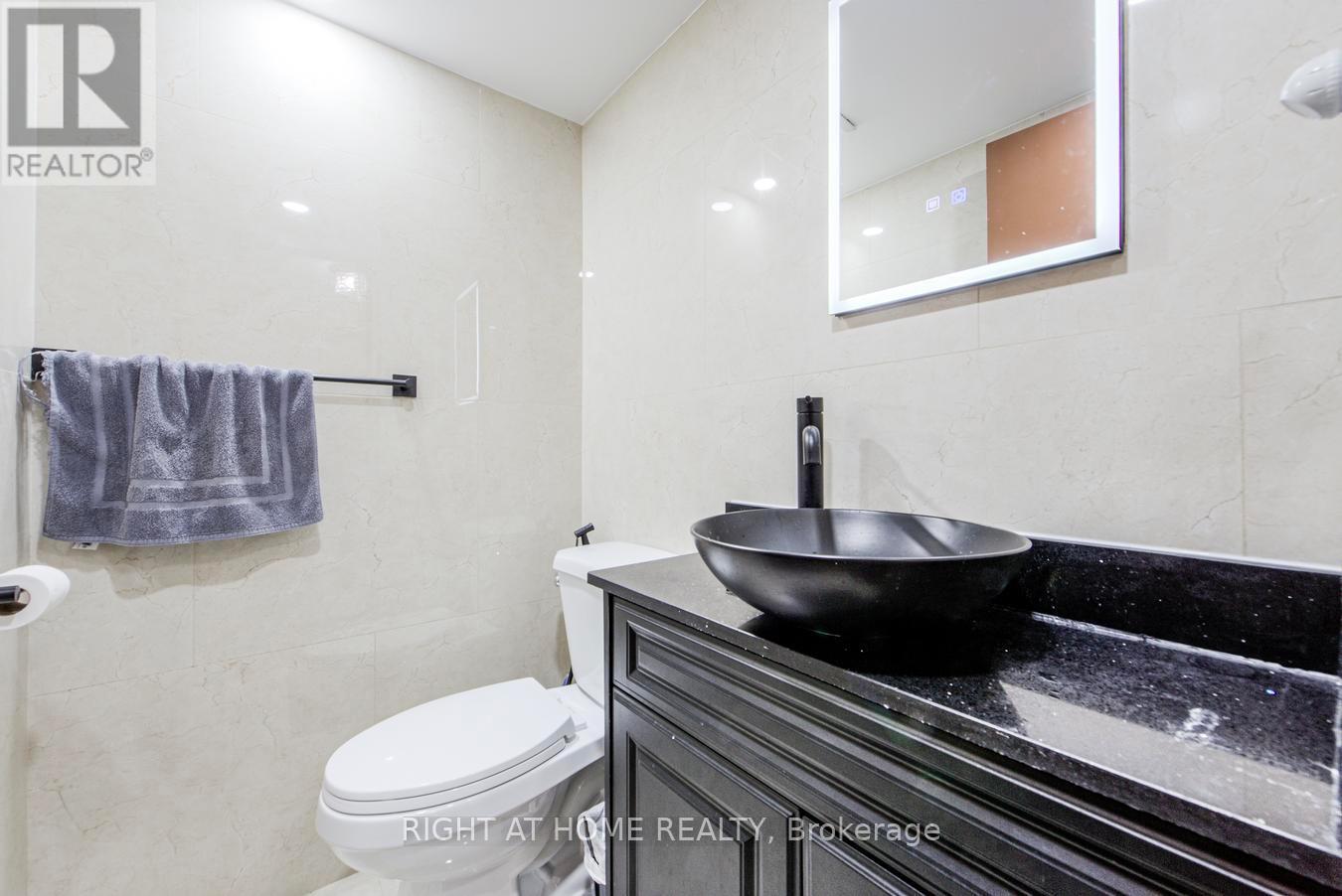 #204 15 SEWELLS ROAD - 23