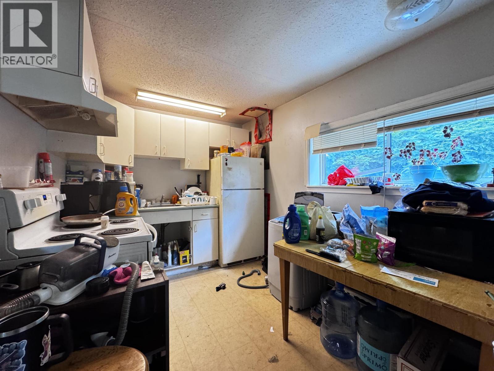 #202 204-206 E 6TH AVENUE - 4