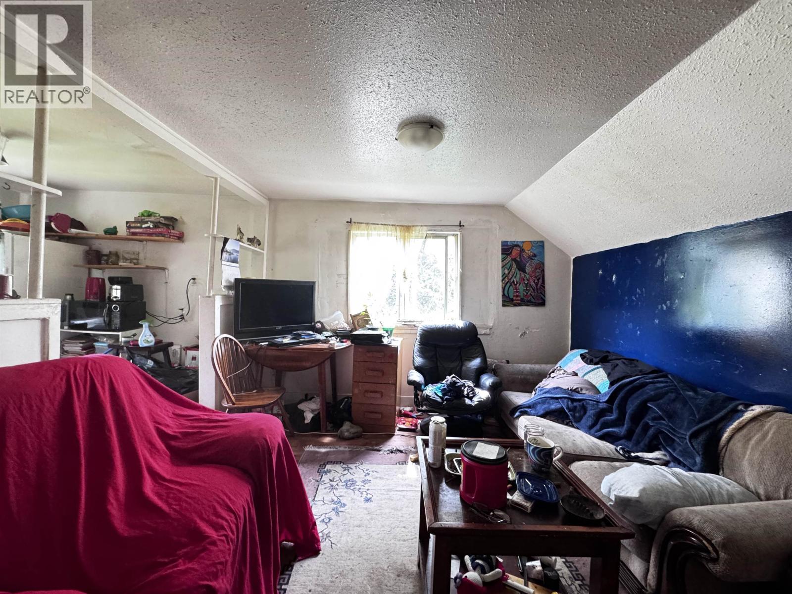 #202 204-206 E 6TH AVENUE - 7