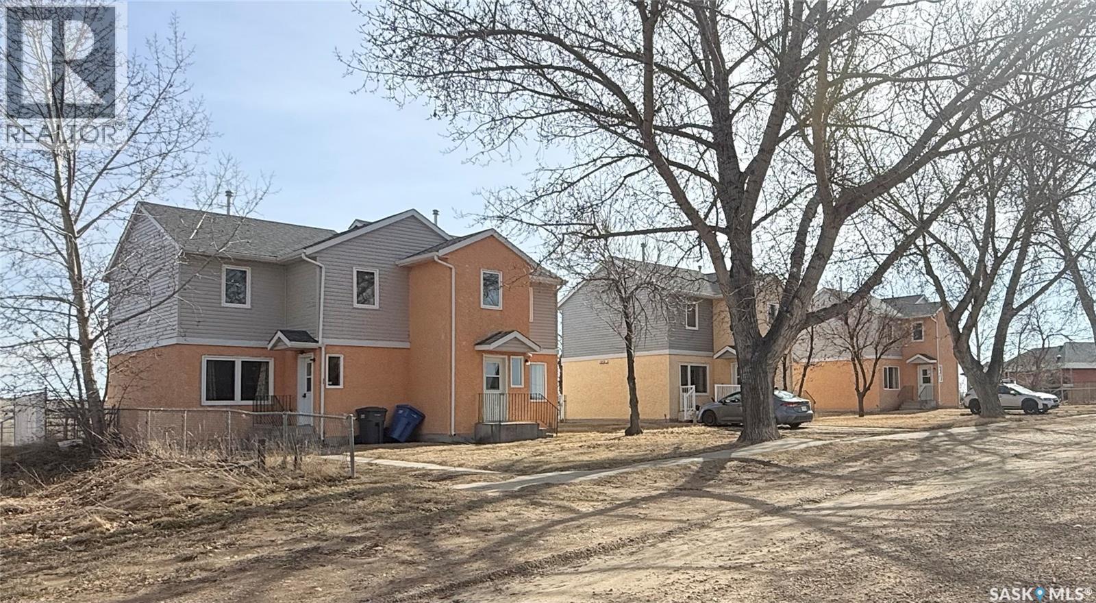 310-320 Railway AVENUE W - 1