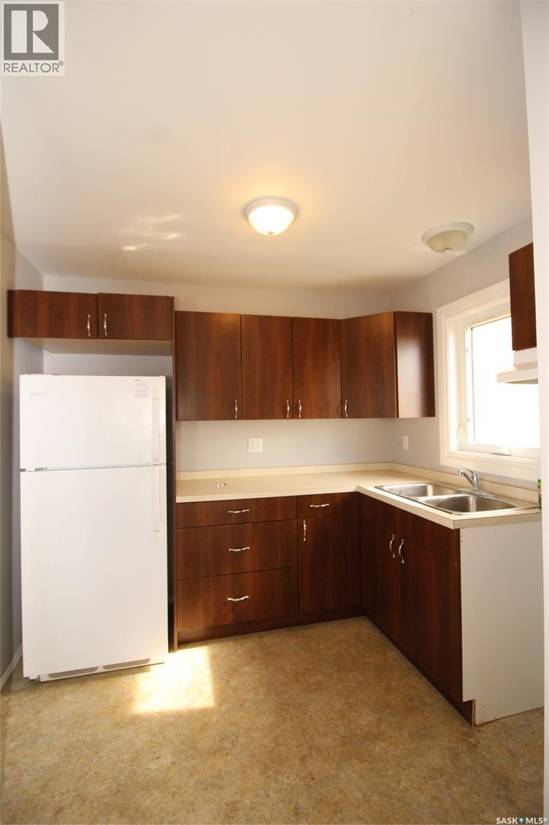 310-320 Railway AVENUE W - 43