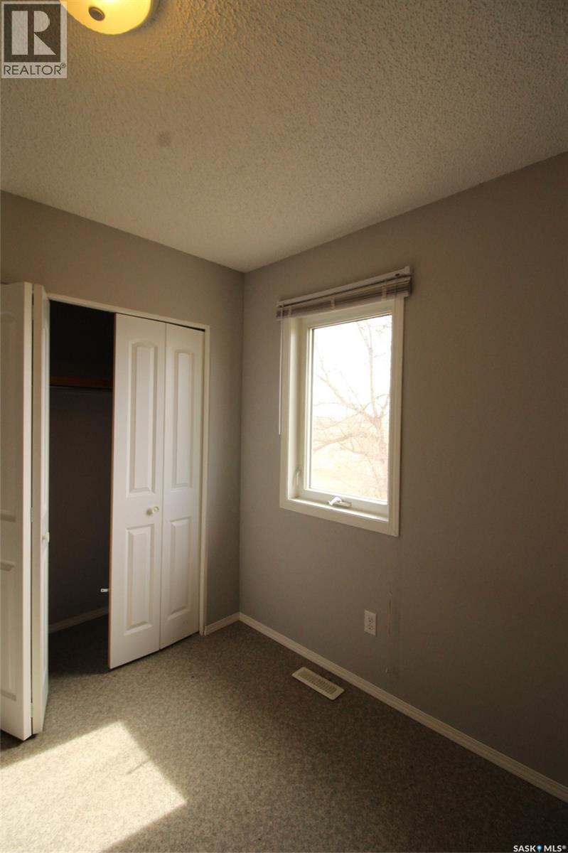 310-320 Railway AVENUE W - 52