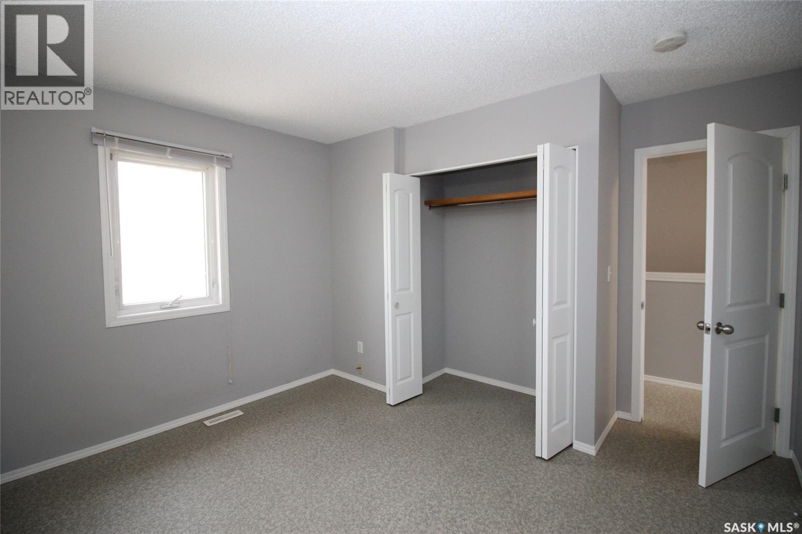 310-320 Railway AVENUE W - 53
