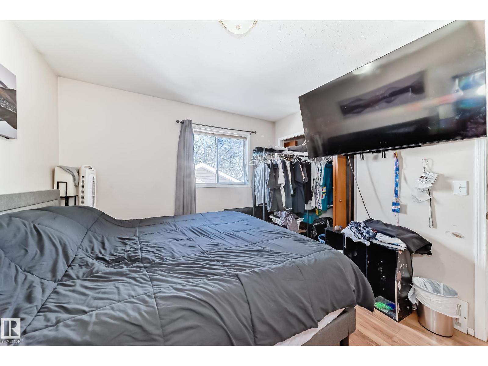 12005 95A ST NW - 32