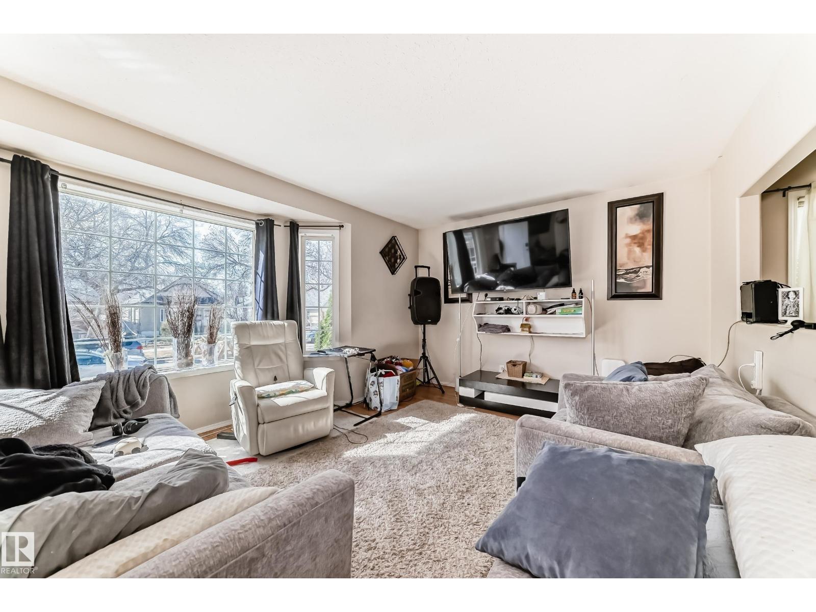 12005 95A ST NW - 37