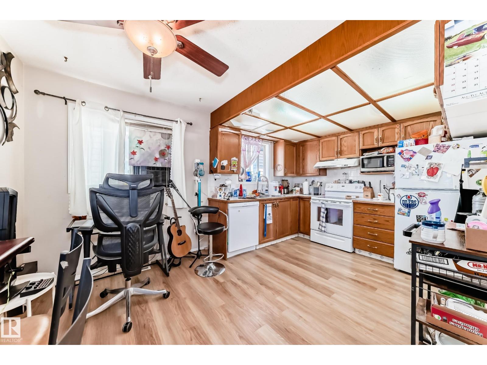 12005 95A ST NW - 40