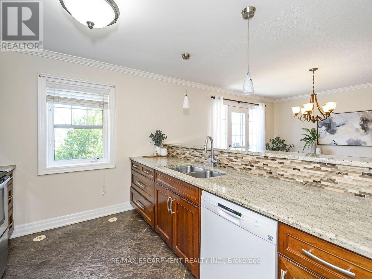 656 FRANK PLACE — photo 24