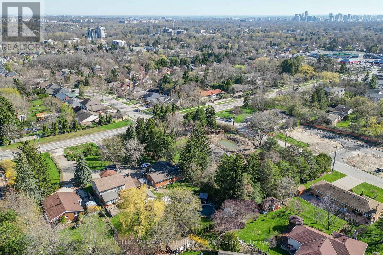 610 COMMISSIONERS ROAD W - 11