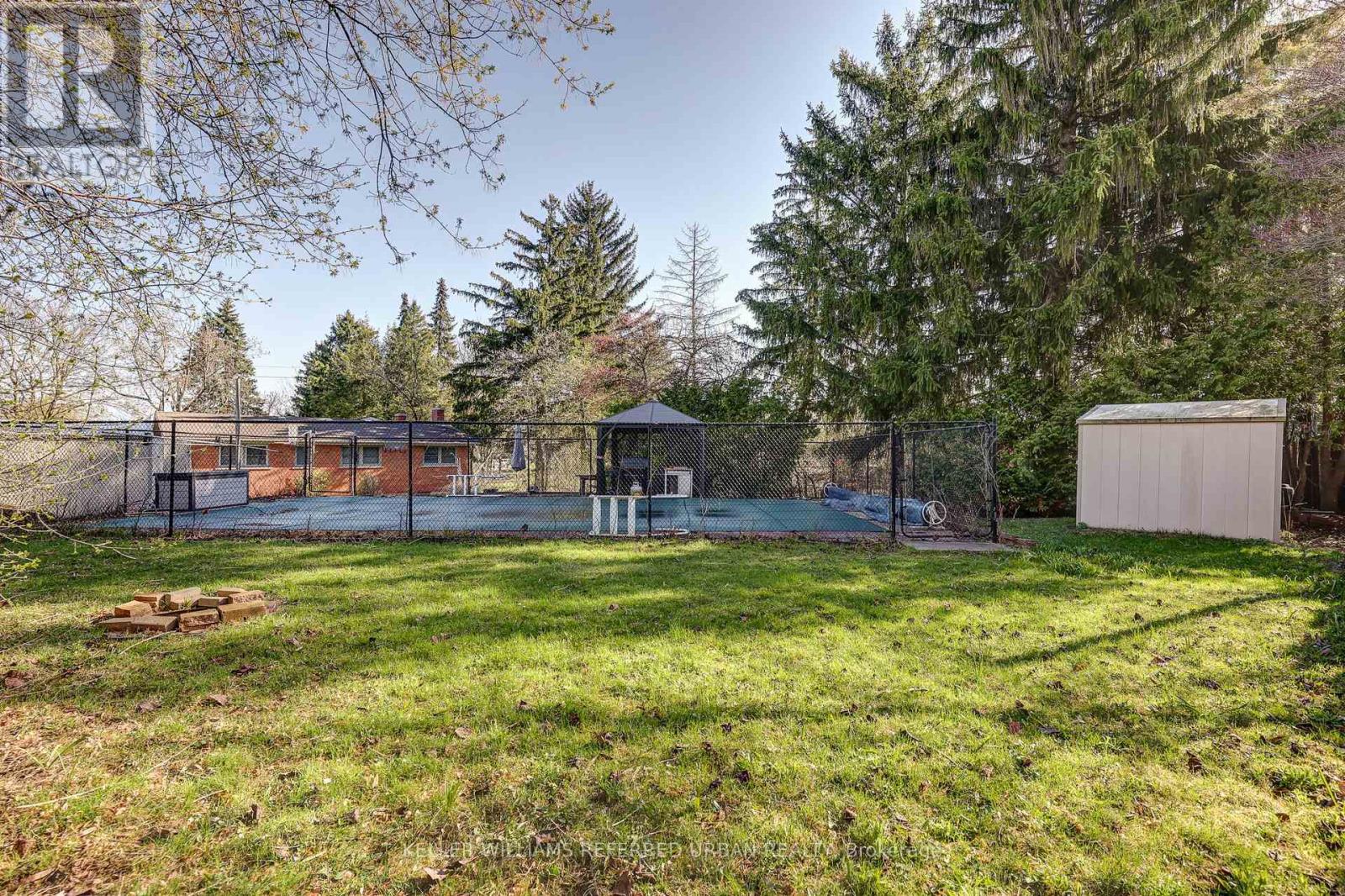 610 COMMISSIONERS ROAD W - 30